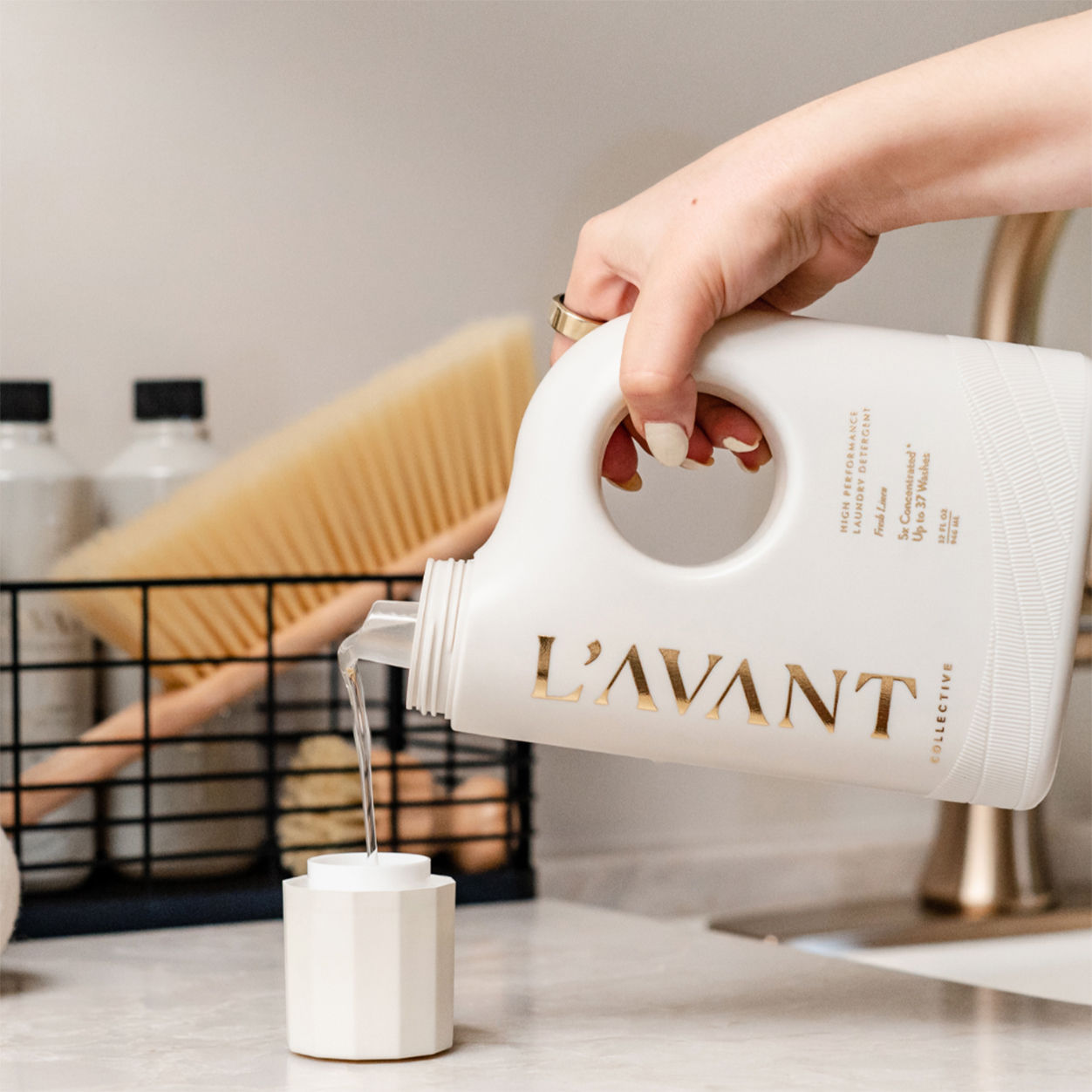 L’Avant Collective Fresh Linen Laundry Detergent