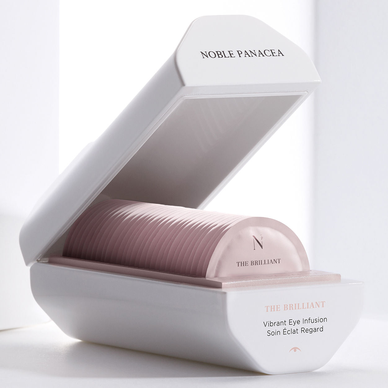 Lifestyle image of Noble Panacea The Brilliant Vibrant Eye Infusion