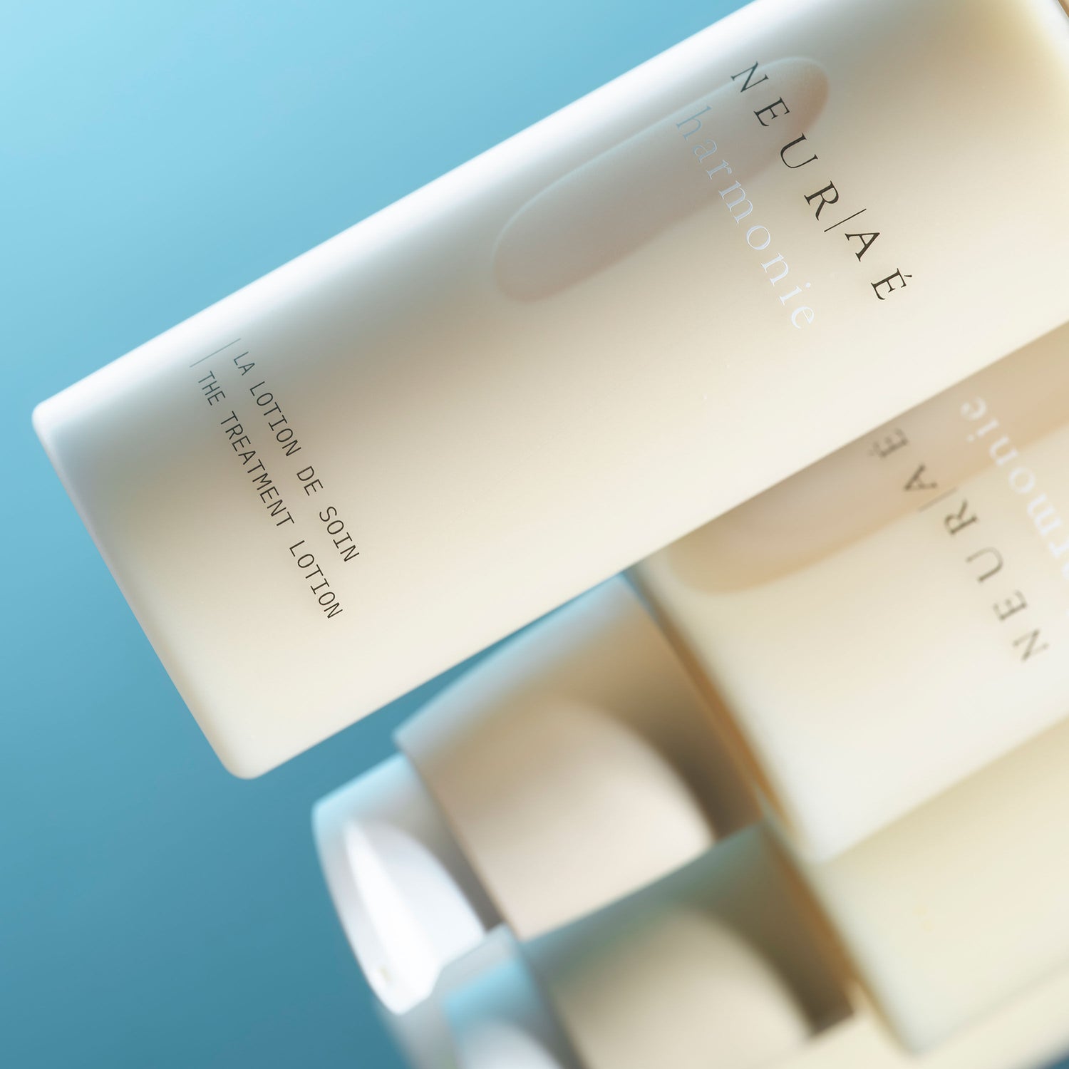 Lifestyle image of Neuraé Harmonie The Treatment Lotion