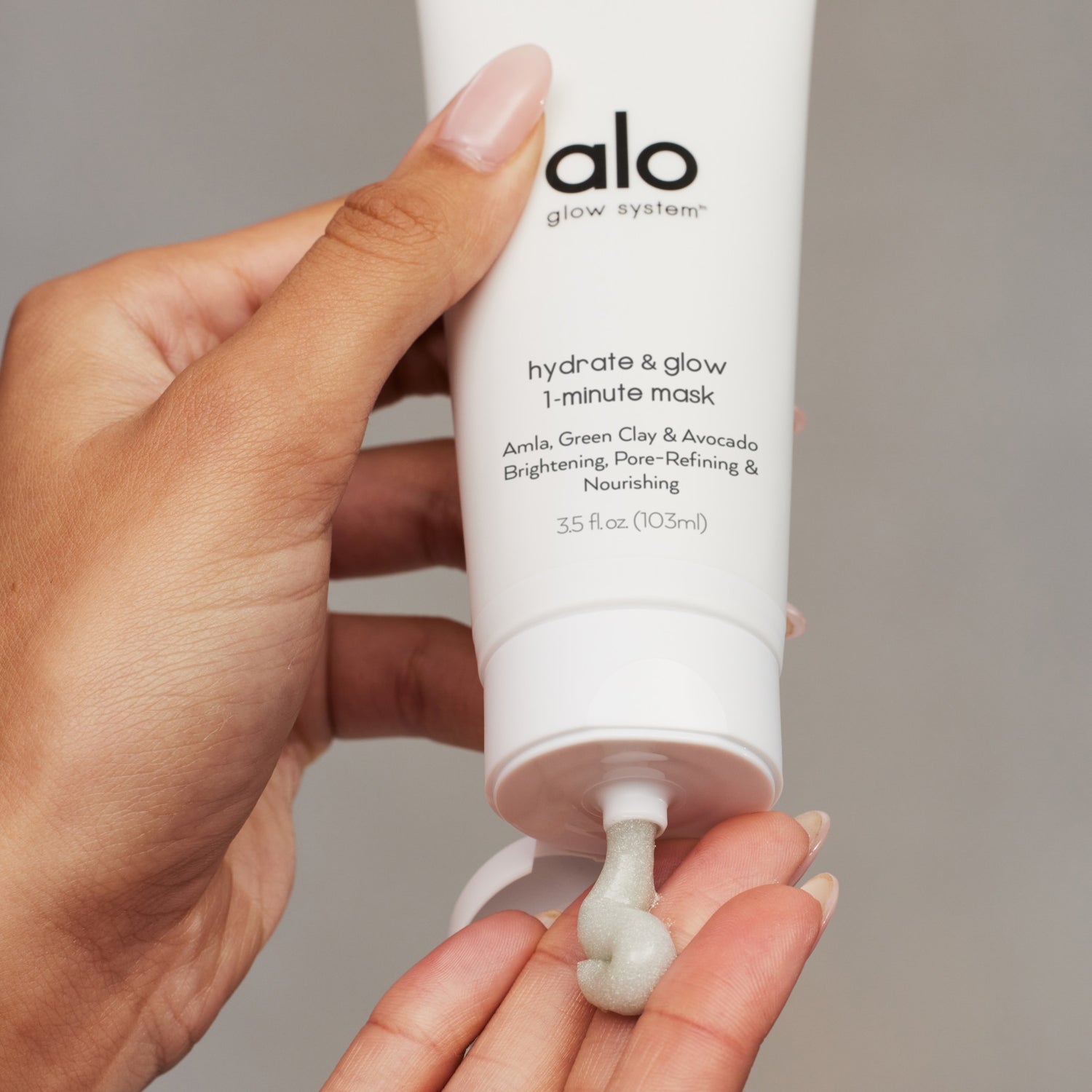 Alo Hydrate and Glow Face Mask model image .