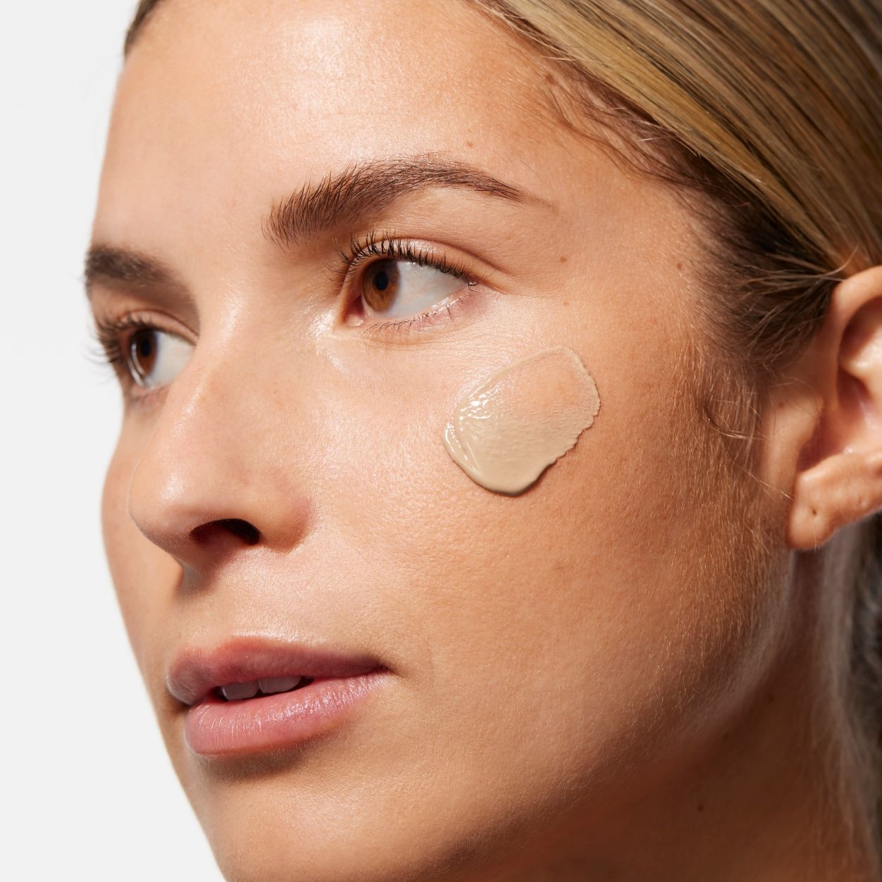 A shade comparison of Minu Brightening Sunscreen Minerals Broad Spectrum SPF 30 Gel-Cream