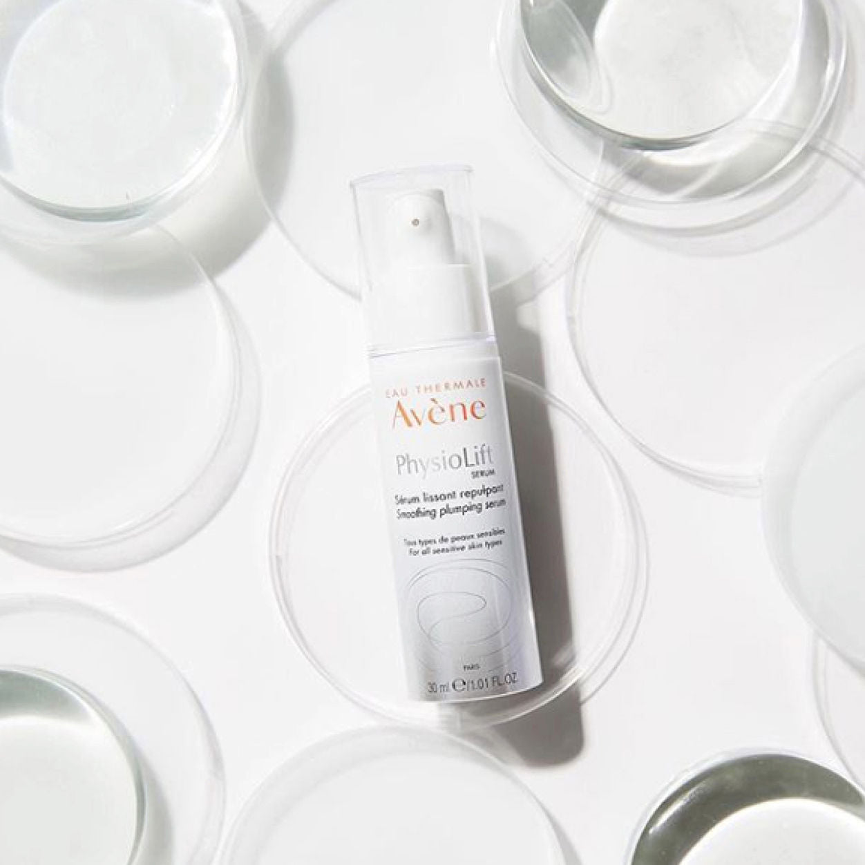 Lifestyle image of Avène PhysioLift Serum