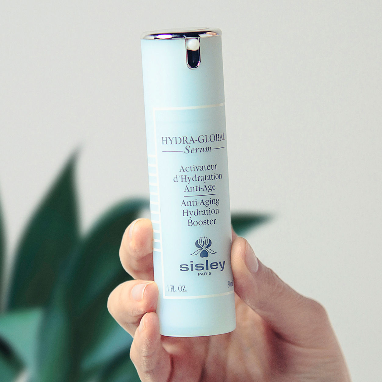 Model image of Sisley Paris Hydra-Global Serum