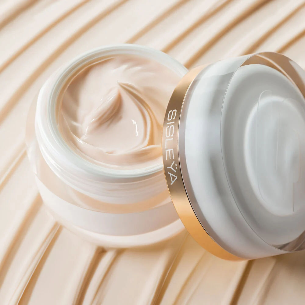 Lifestyle image of Sisley Paris Sisleÿa L'Intégral Anti-Âge Extra-Rich