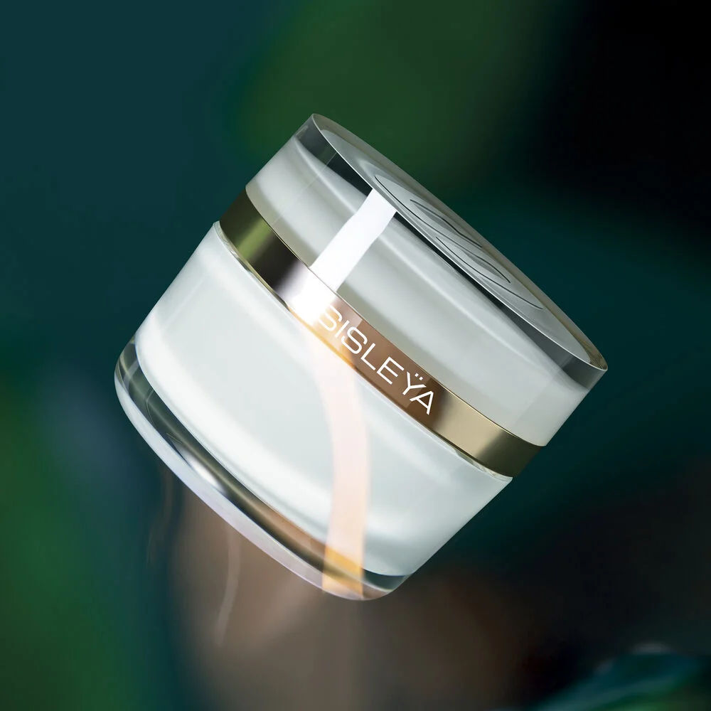 Lifestyle image of Sisley Paris Sisleÿa L'Intégral Anti-Âge Extra-Rich