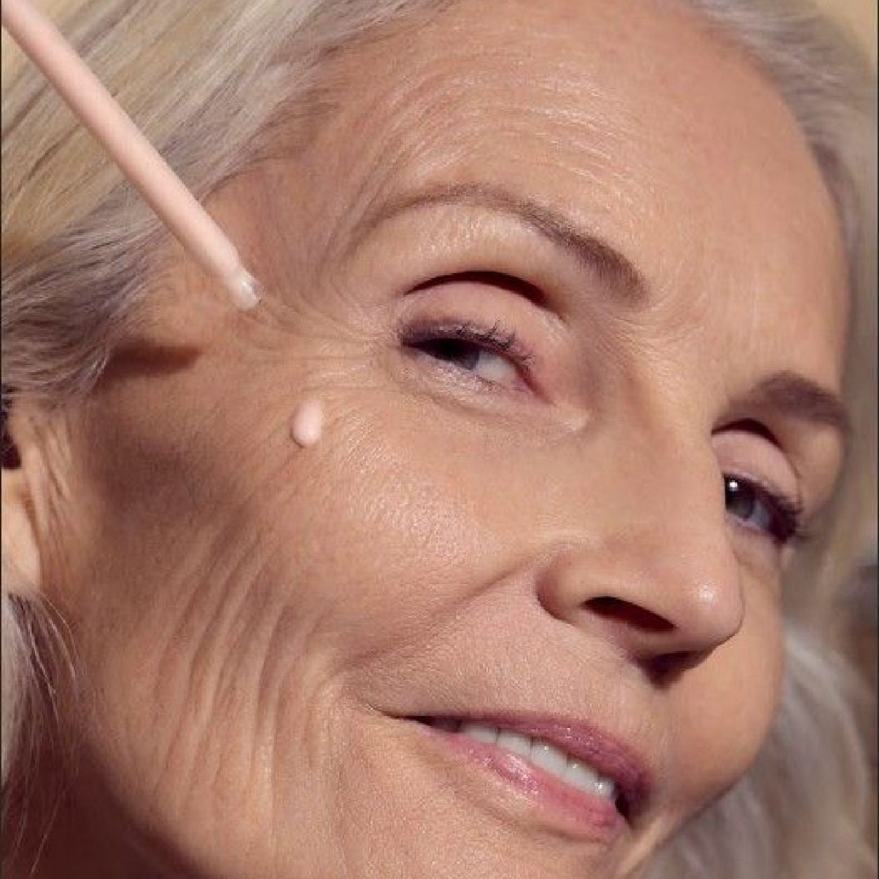 Model image of Sisley Paris Sisleÿa L'Integral Anti-Age Longevity Essential Serum