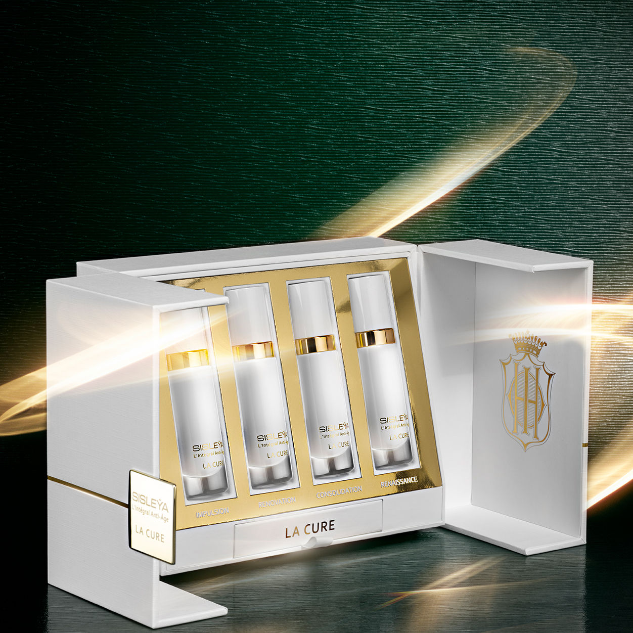 Lifestyle image of Sisley Paris Sisleÿa L'Intégral Anti-Âge La Cure