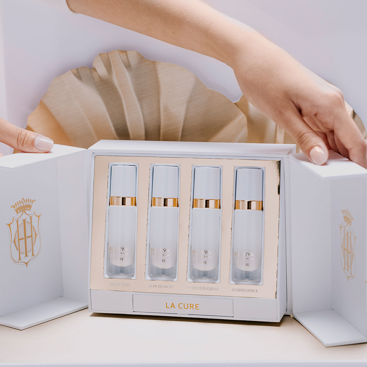 Lifestyle image of Sisley Paris Sisleÿa L'Intégral Anti-Âge La Cure