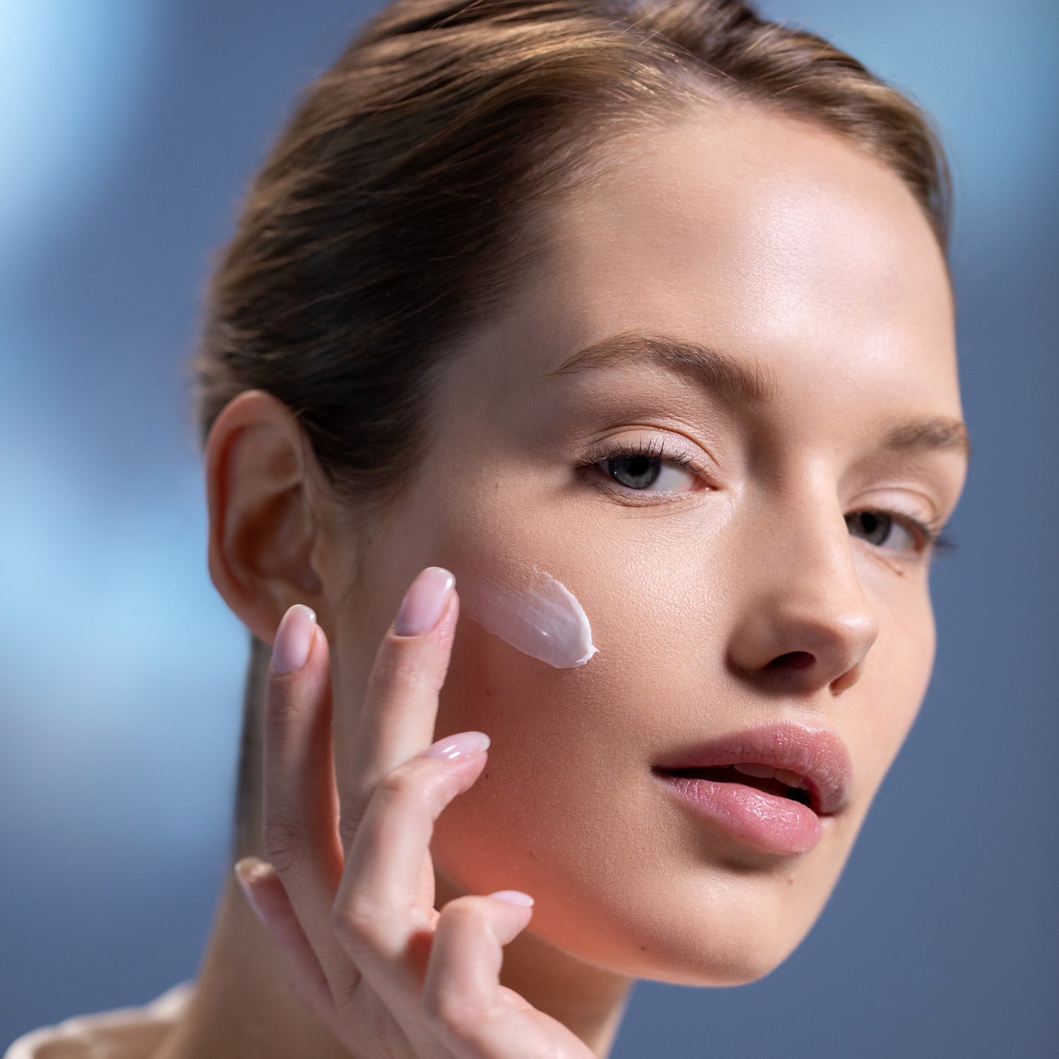 Model image of Sisley Paris Phyto-Blanc Overnight Brightening Cream