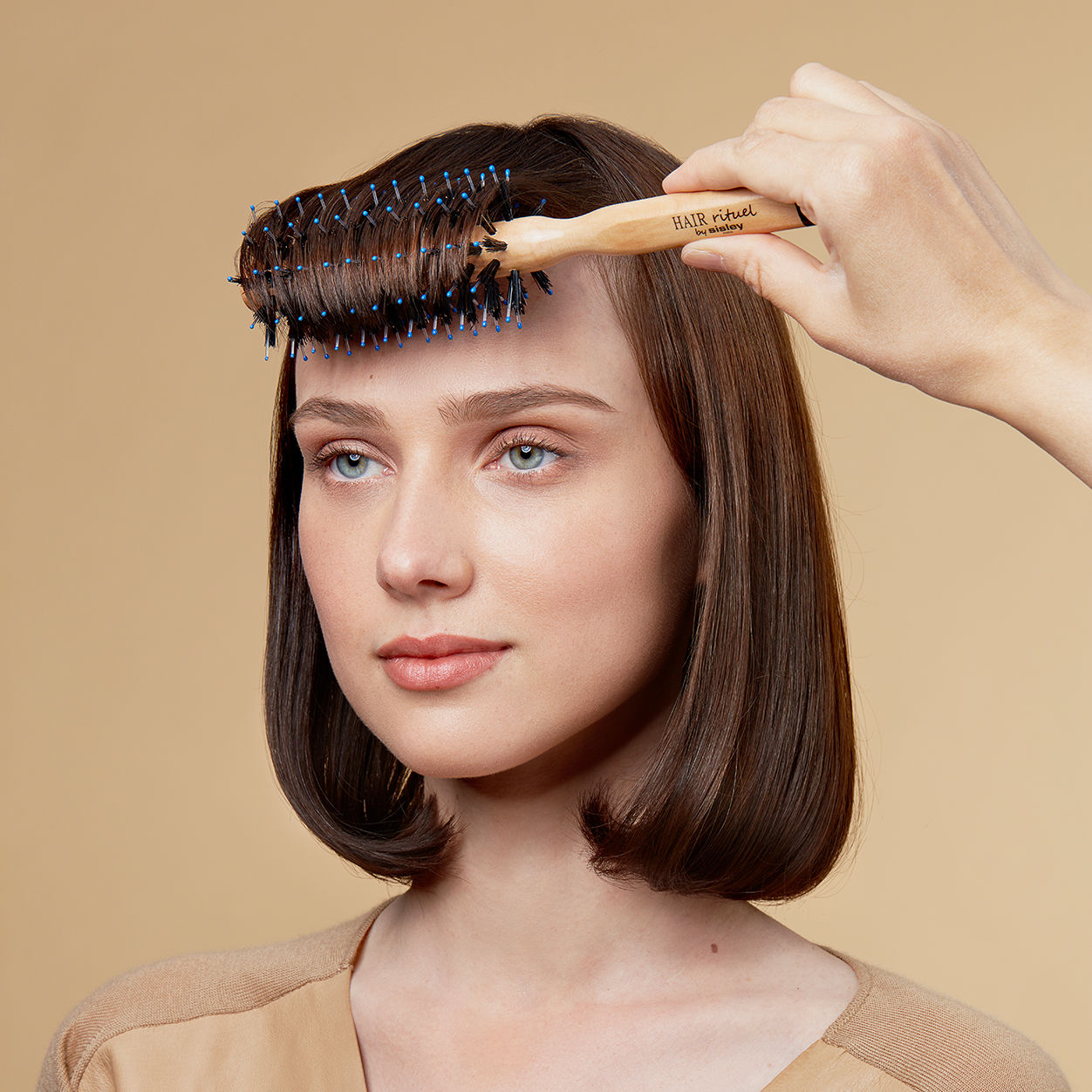 Model image of Sisley Paris The Blow-Dry Brush N°2