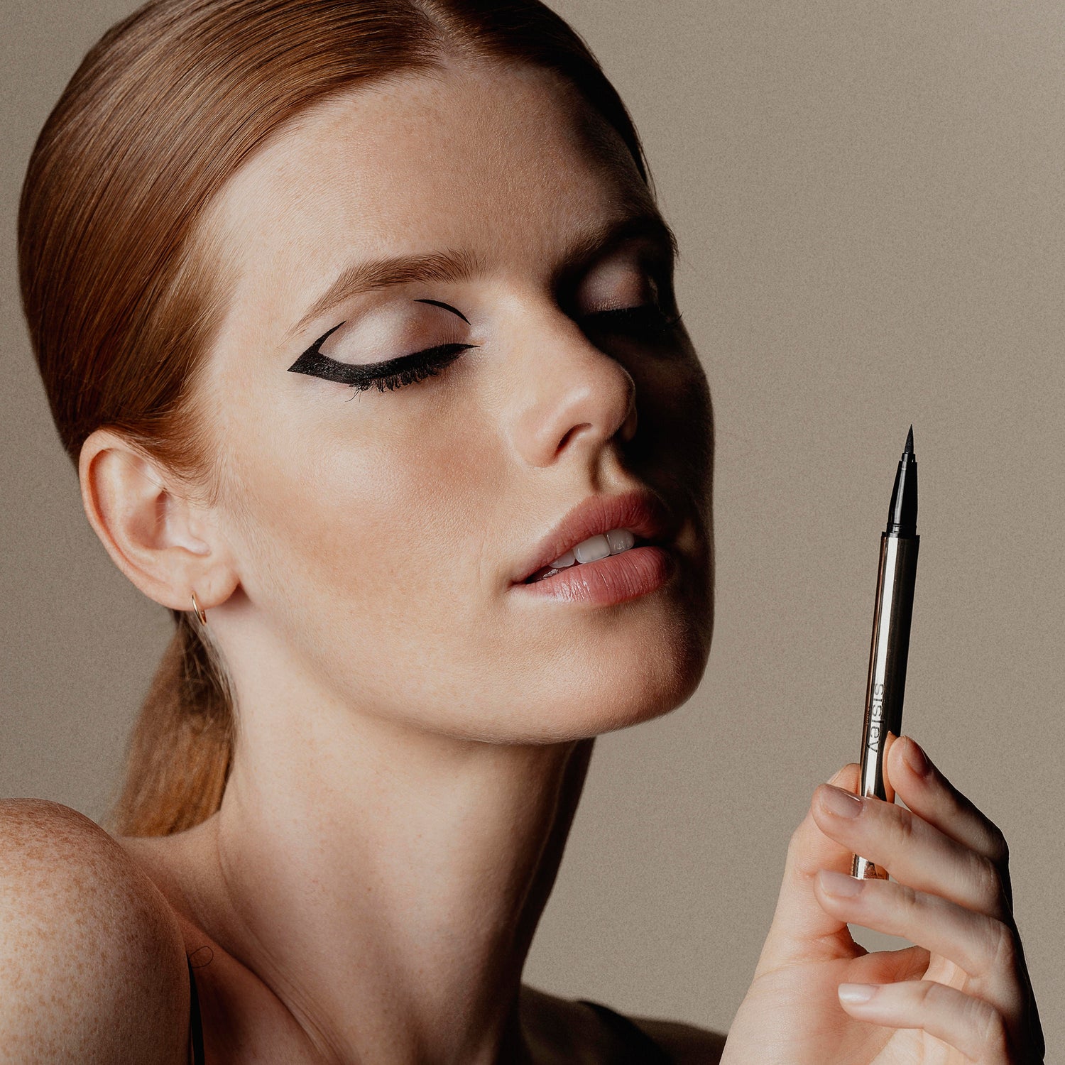 Model image of Sisley Paris Ligne Noire Eyeliner