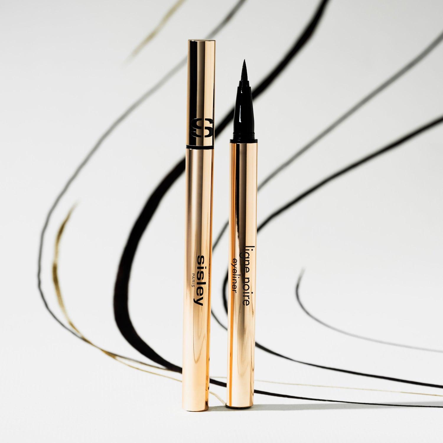 Lifestyle image of Sisley Paris Ligne Noire Eyeliner