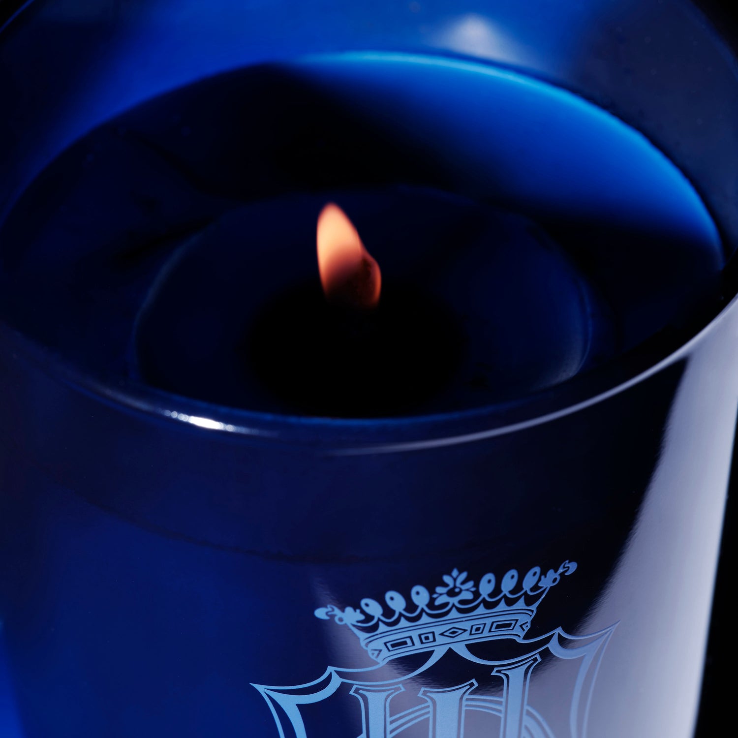 Lifestyle image of Sisley Paris Tuberose Perfumed Candle