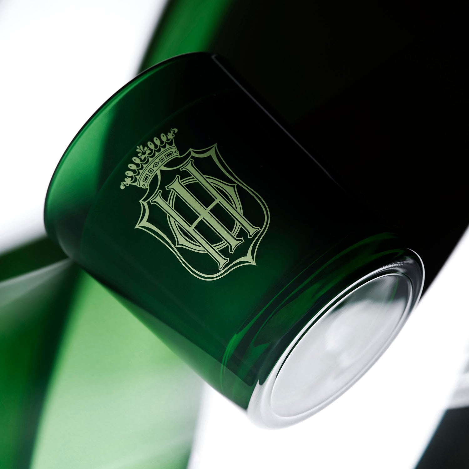 Lifestyle image of Sisley Paris Campagne Perfumed Candle