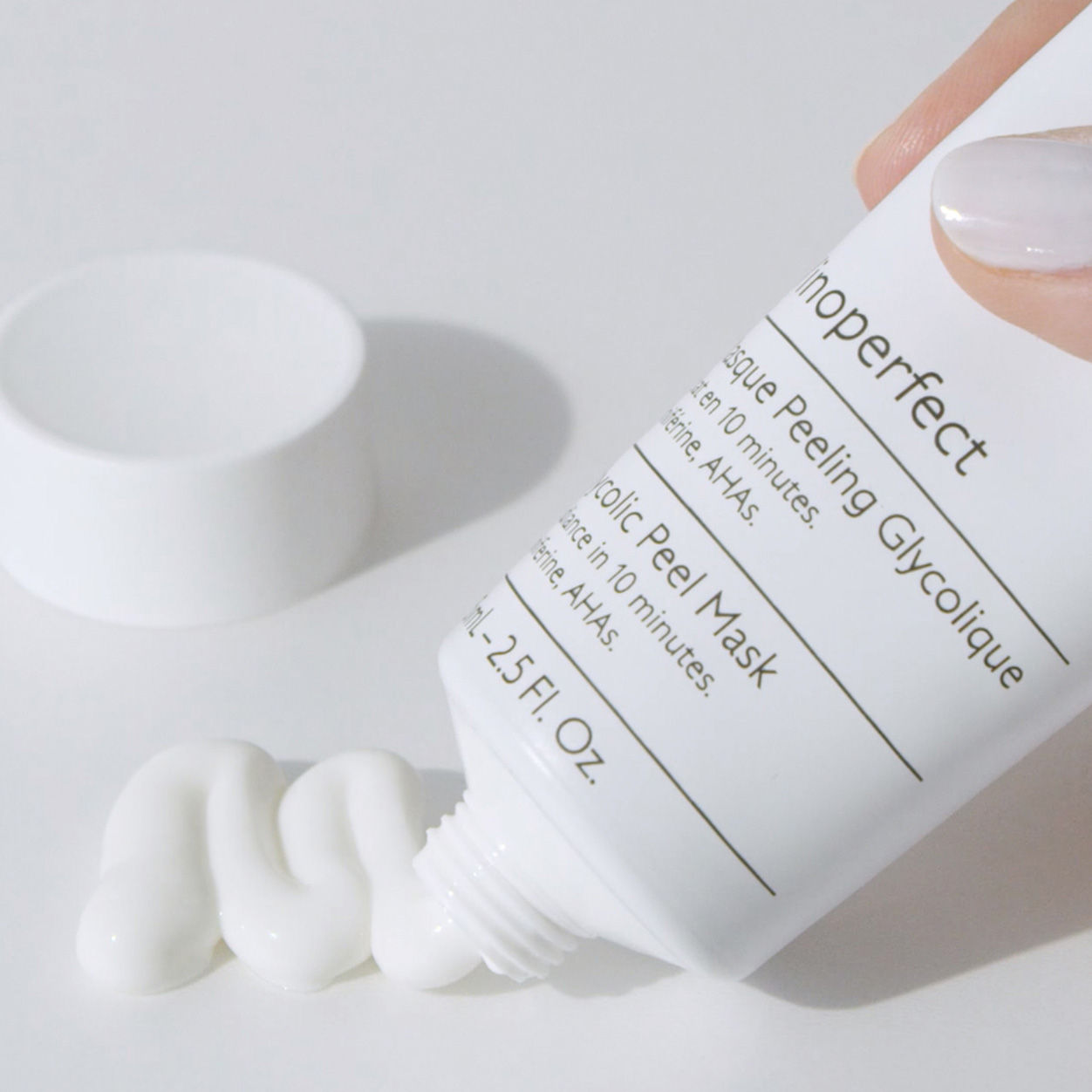 Lifestyle image of Caudalie Vinoperfect Brightening Glycolic Peel Mask