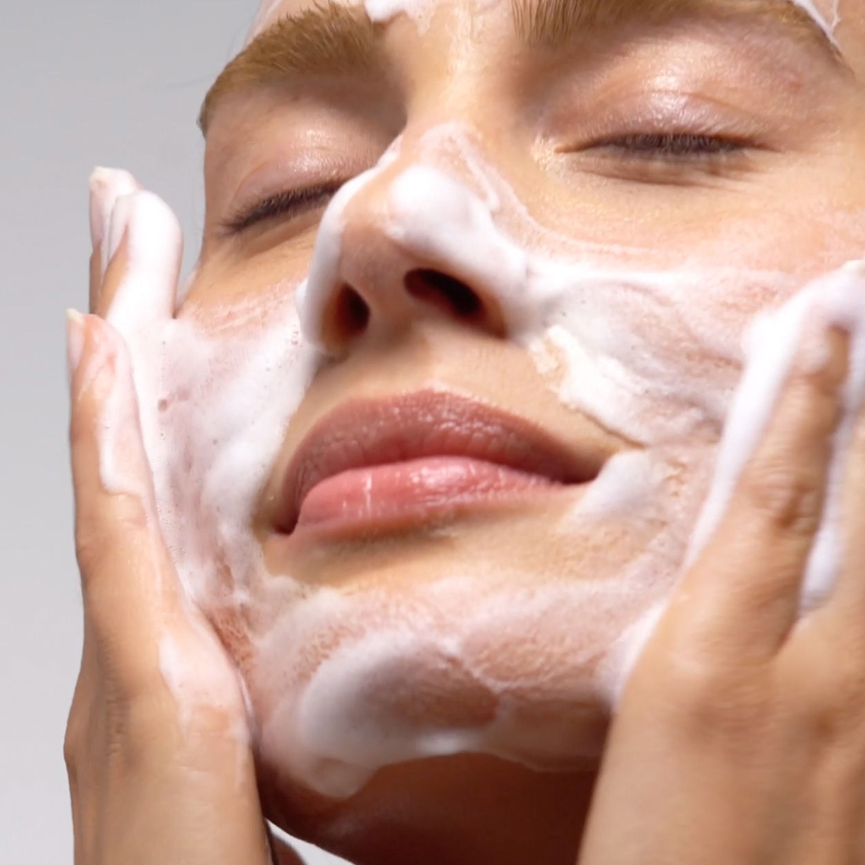 Model image of Caudalie Vinoclean Instant Foaming Cleanser