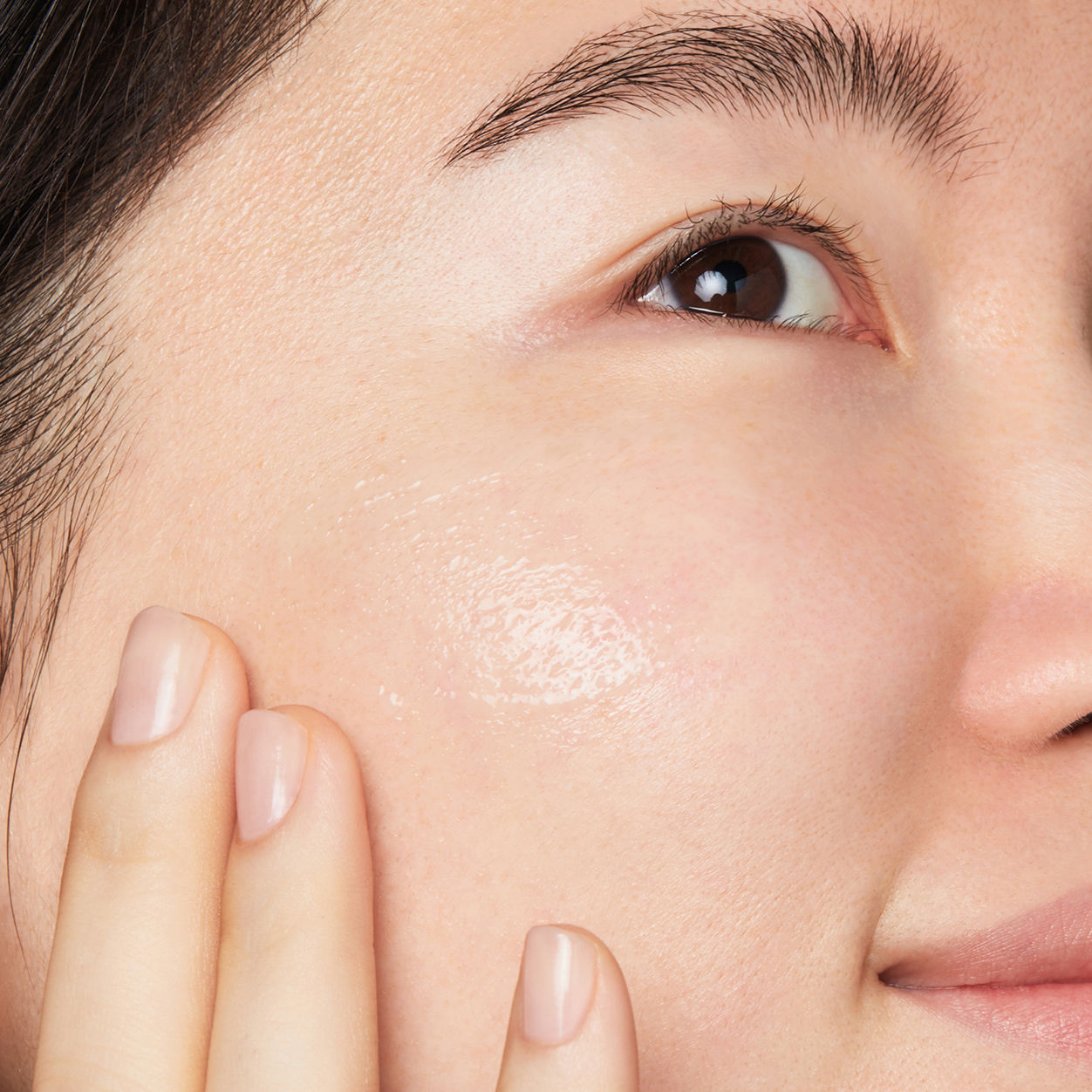 Model image of Kiehl's Since 1851 Vital Skin-Strengthening Super Serum
