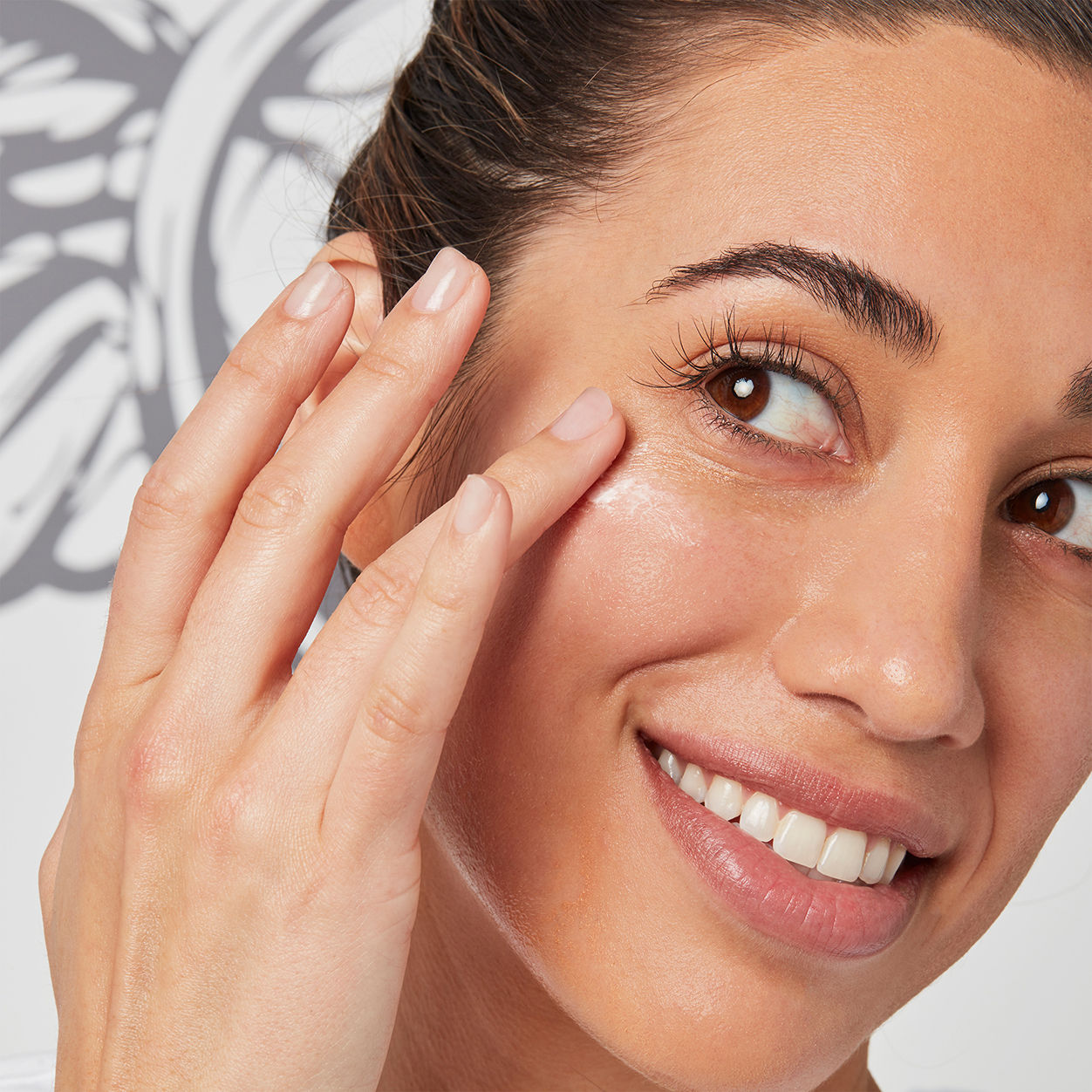 Model image of Kiehl's Since 1851 Midnight Recovery Eye