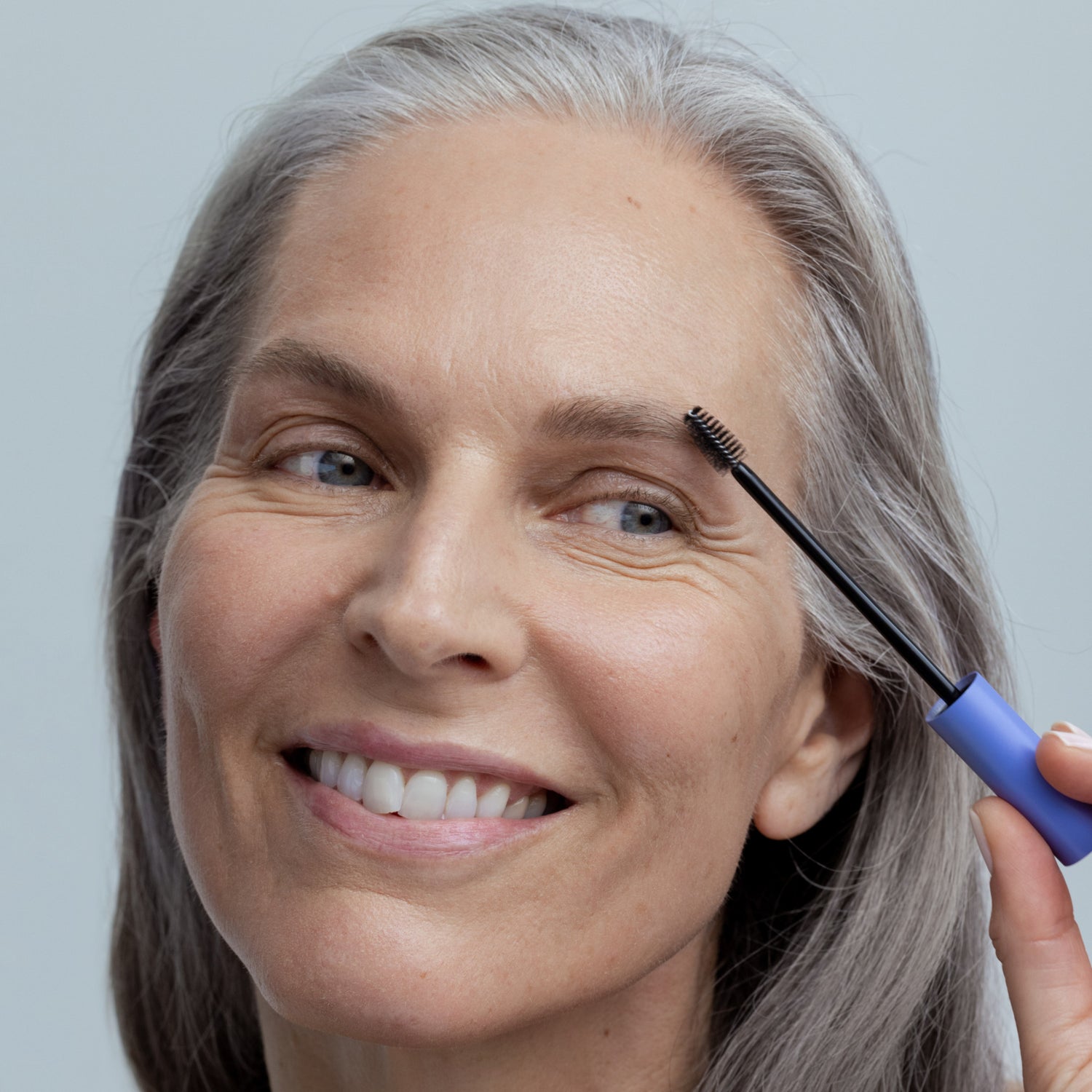 Obagi Nu-Cil Eyebrow Boosting Serum model image .