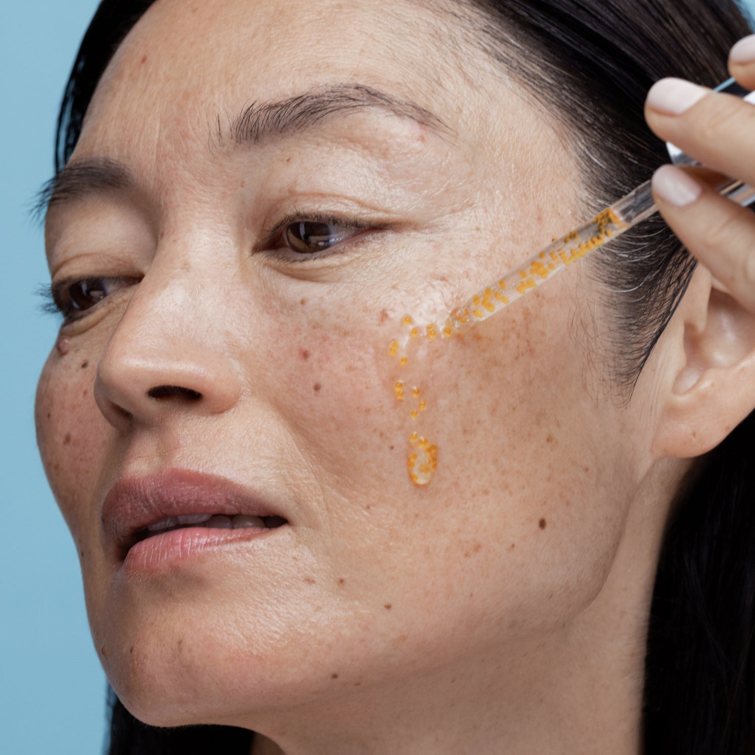 Obagi Daily Hydro-Drops Facial Serum model image .
