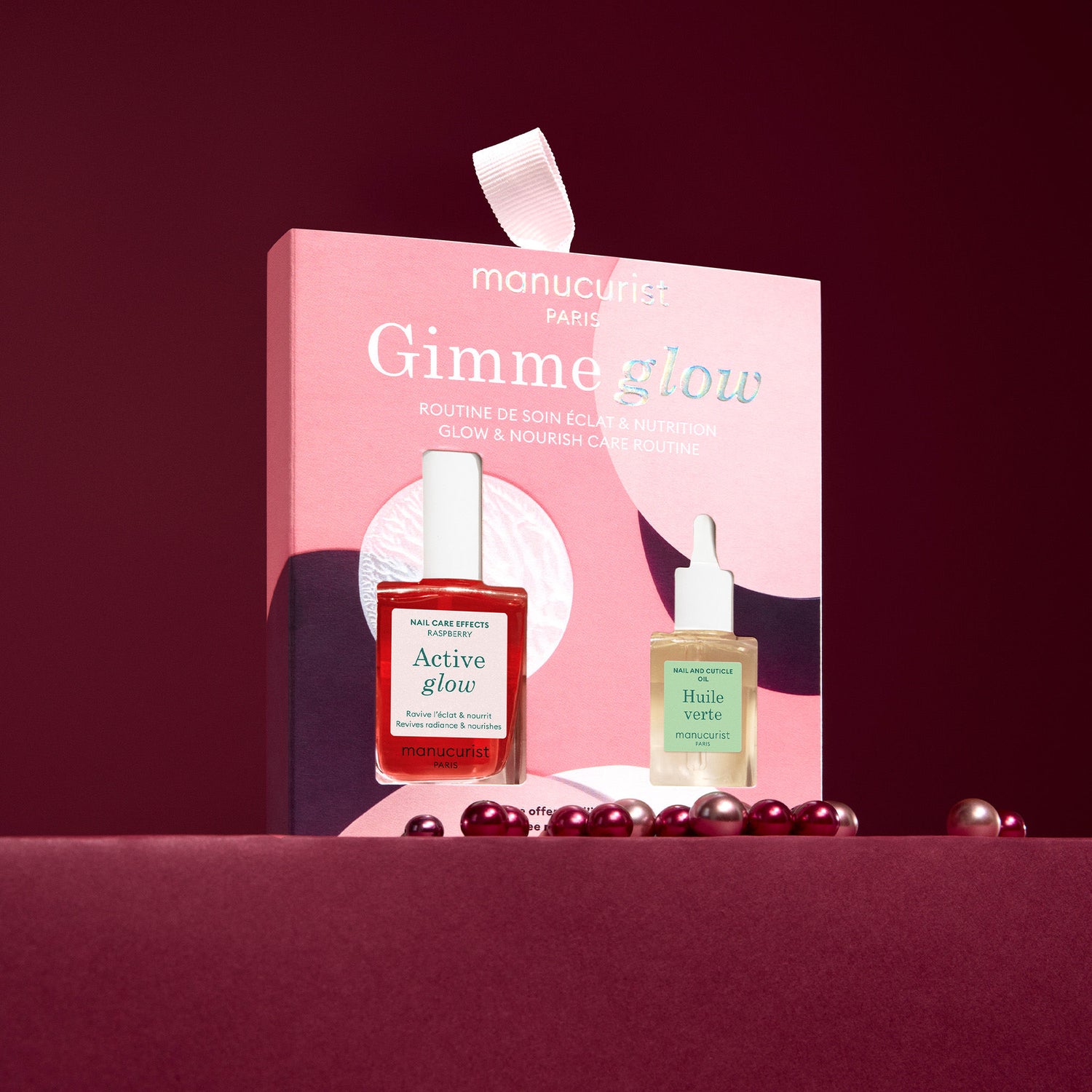 Lifestyle image of Manucurist Gimme Glow Ornement (Limited Edition)
