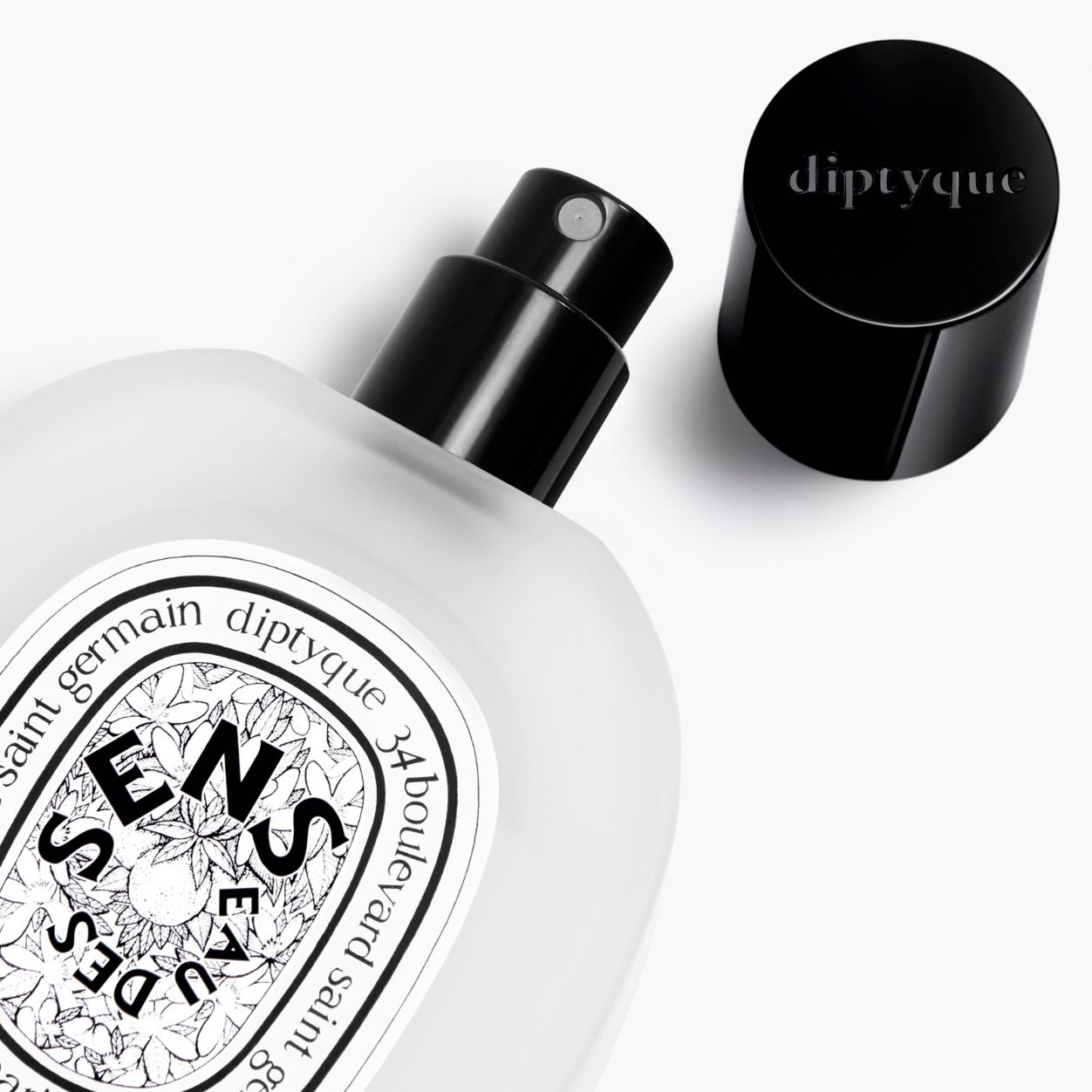 Image of an open Diptyque Eau des Sens Hair Mist