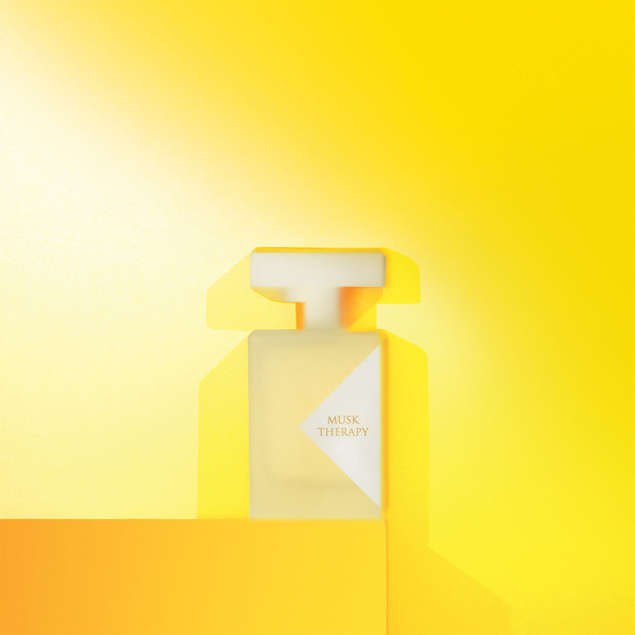 Lifestyle image of Initio Parfums Privés Musk Therapy Hair Perfume