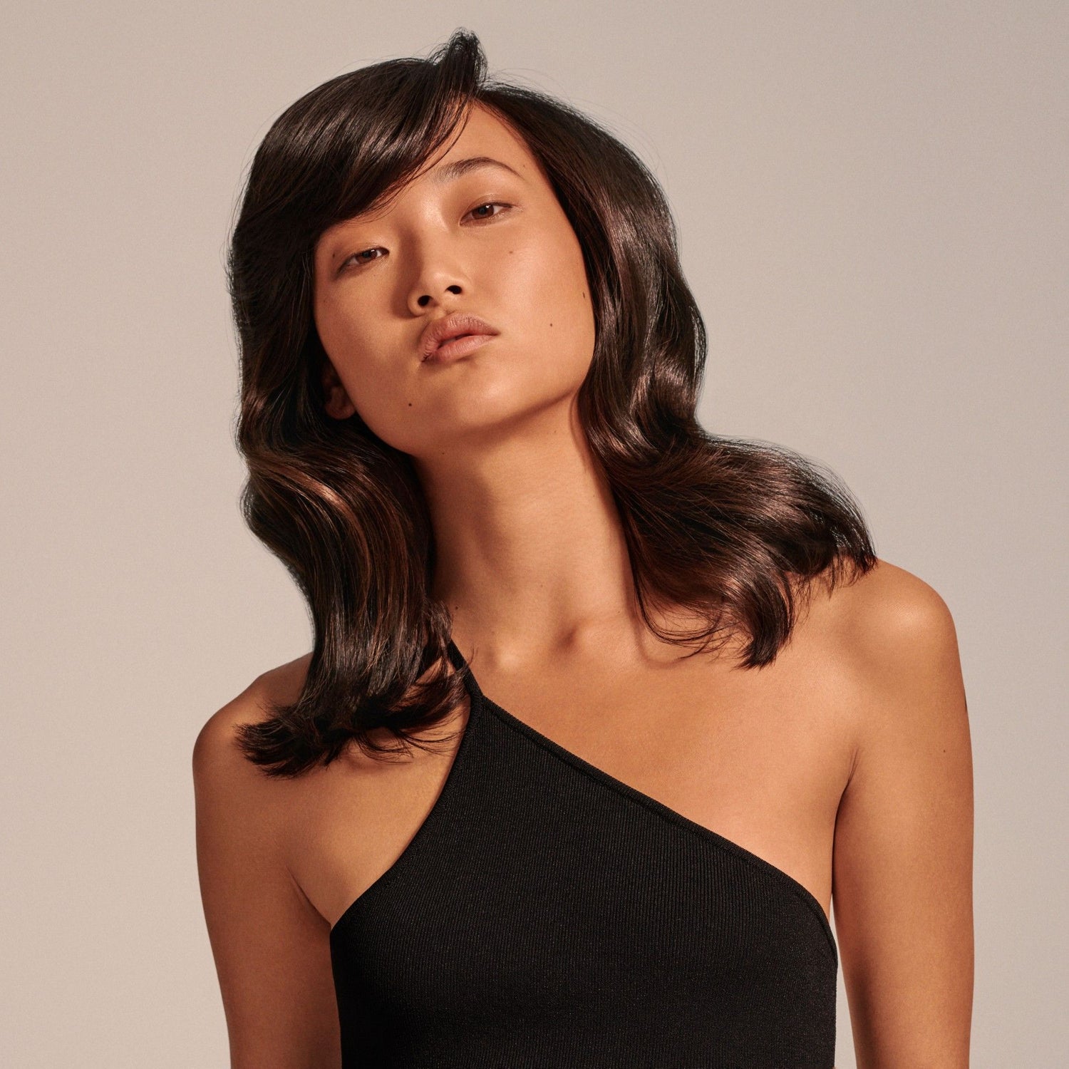 Group model image of Oribe Gold Lust Repair & Restore Shampoo for Damaged Hair