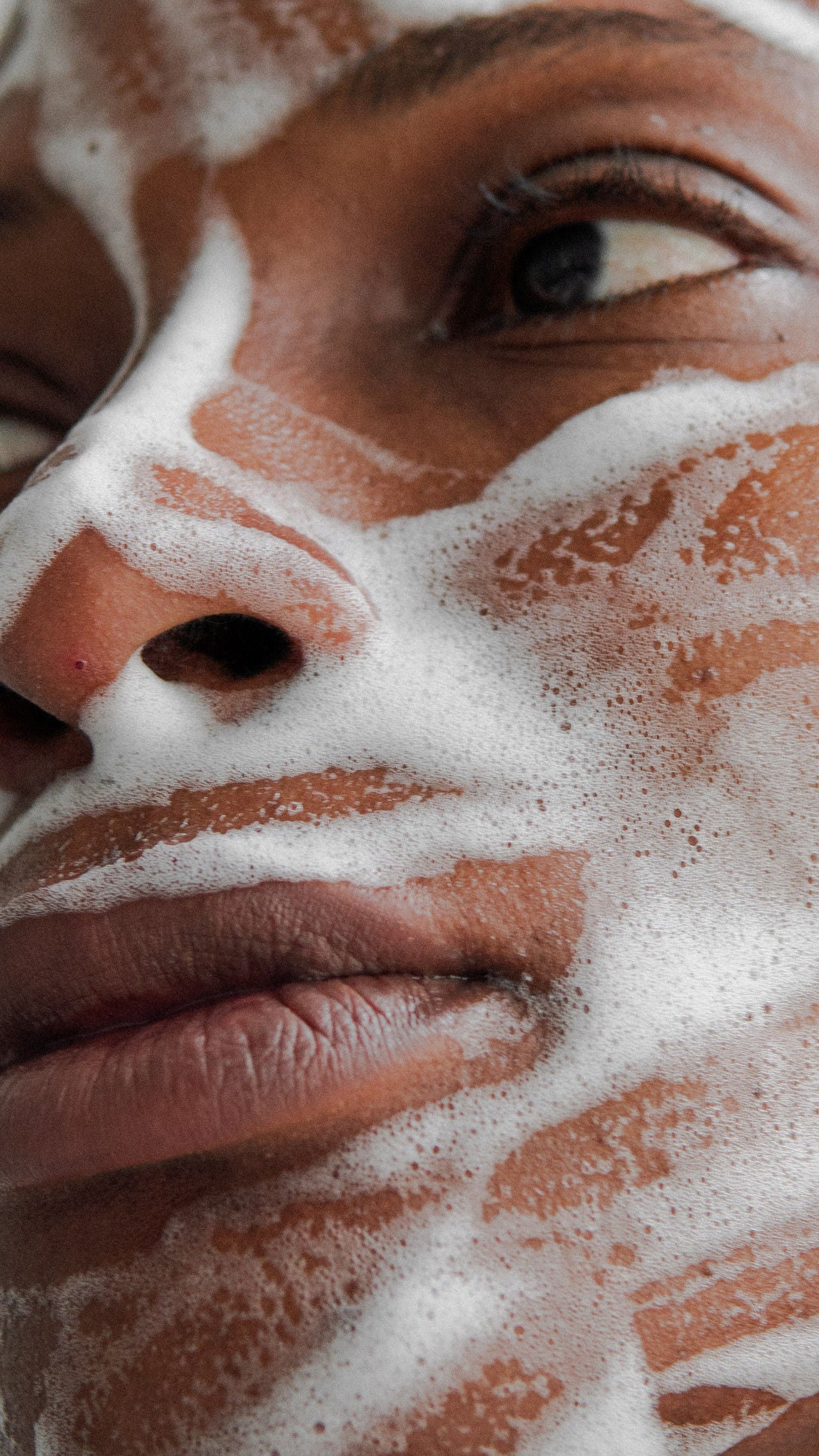 Model image of Dr. Barbara Sturm Darker Skin Tones Foam Cleanser