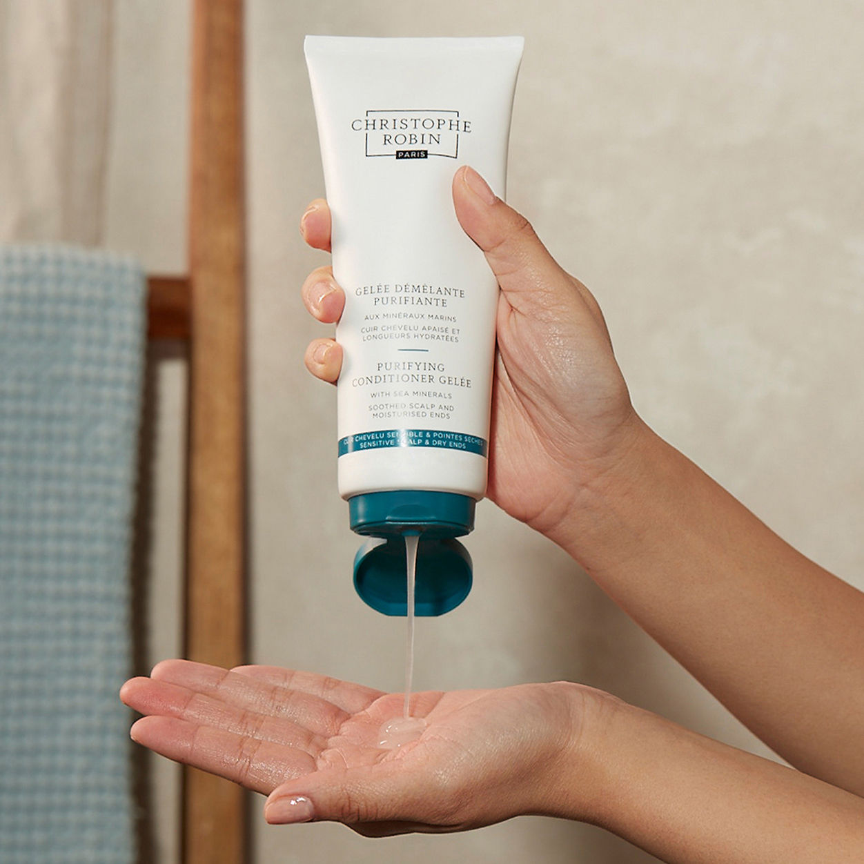 Model image of Christophe Robin Purifying Conditioner Gelée with Sea Minerals