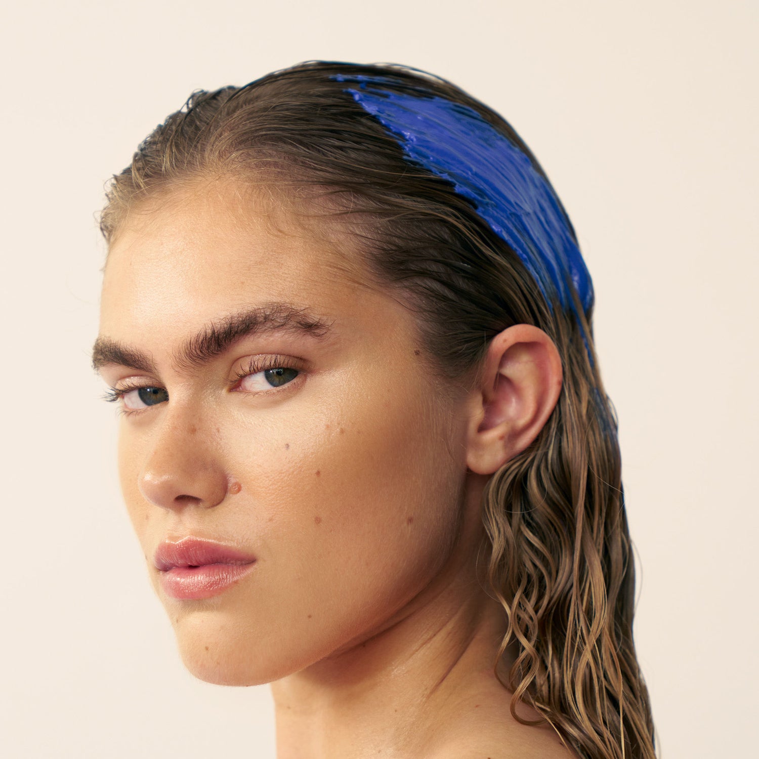 Model image of Christophe Robin Shade Variation Mask Baby Blonde
