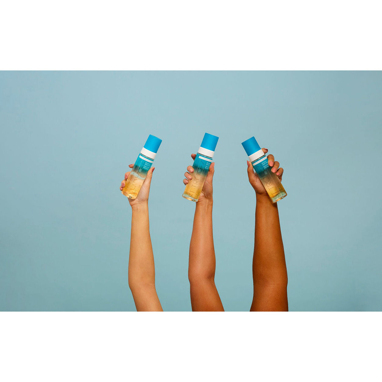 Model image of St. Tropez Self Tan Purity Bronzing Water Mousse