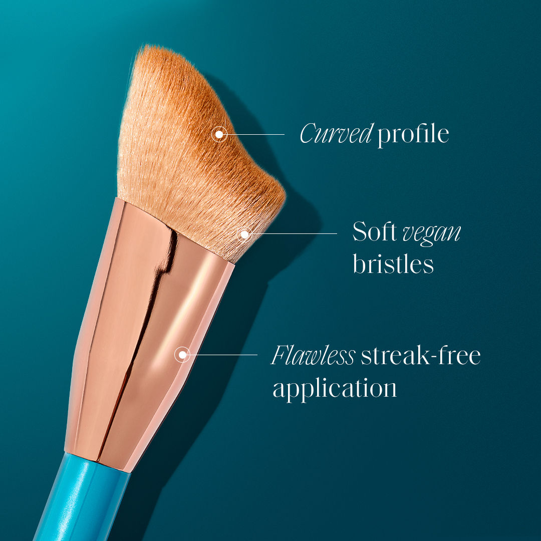 Swatch image of St. Tropez Ultimate Tan Face Brush