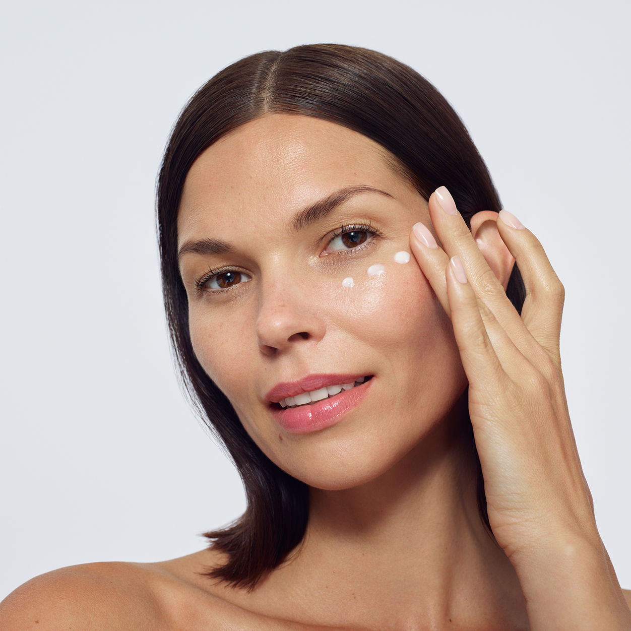 Model image of 111SKIN Black Diamond Eye Cream