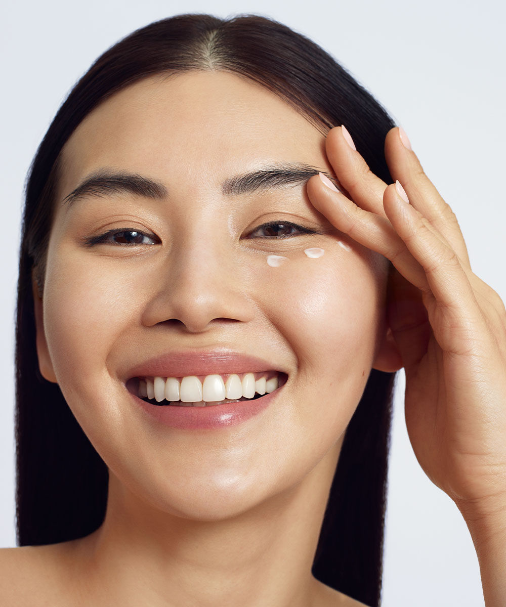 Model image of 111SKIN Black Diamond Eye Cream