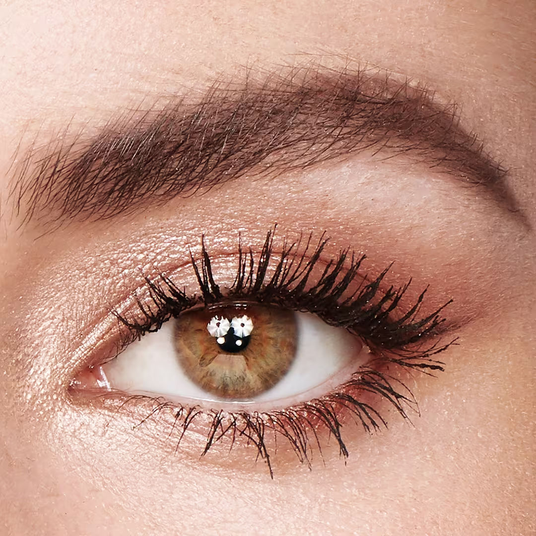 Model image of Charlotte Tilbury Legendary Lashes Volume 2 Black Vinyl