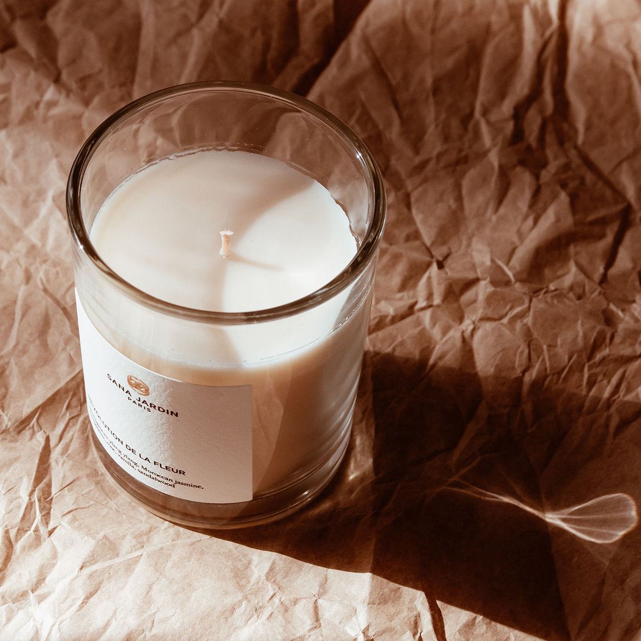 Lifestyle image of Sana Jardin Revolution de La Fleur Candle
