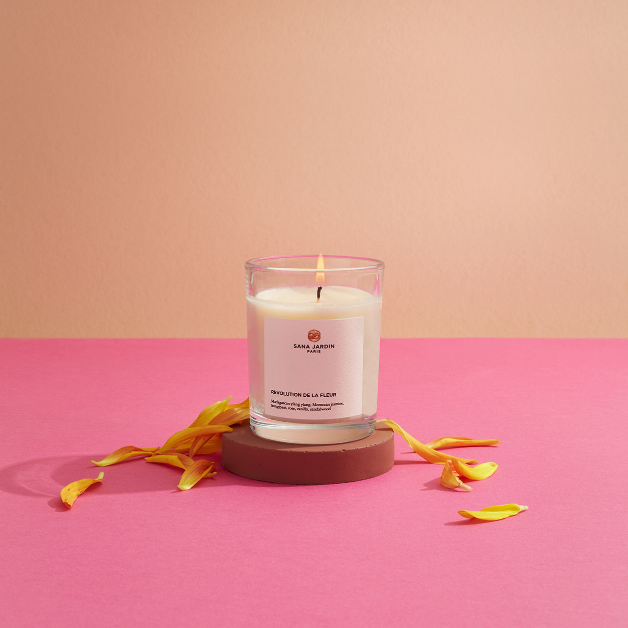 Lifestyle image of Sana Jardin Revolution de La Fleur Candle