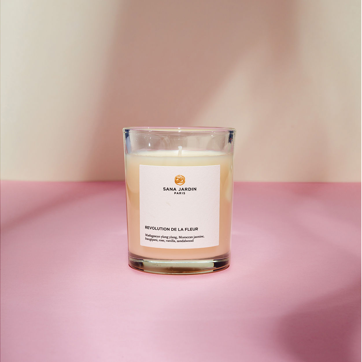 Lifestyle image of Sana Jardin Revolution de La Fleur Candle