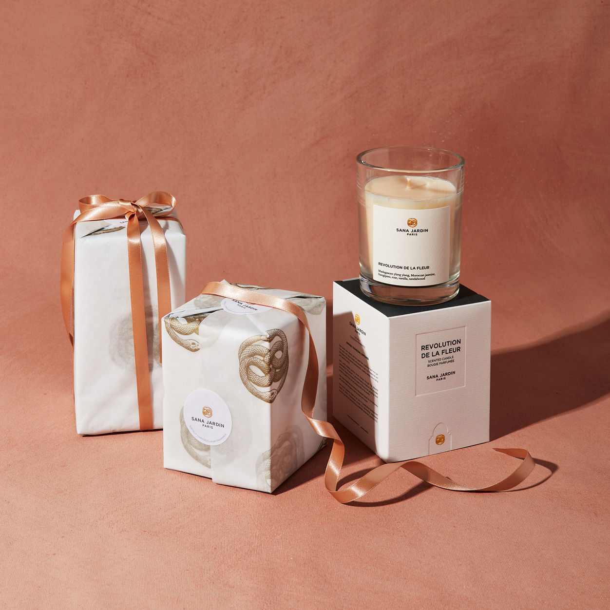 Lifestyle image of Sana Jardin Revolution de La Fleur Candle