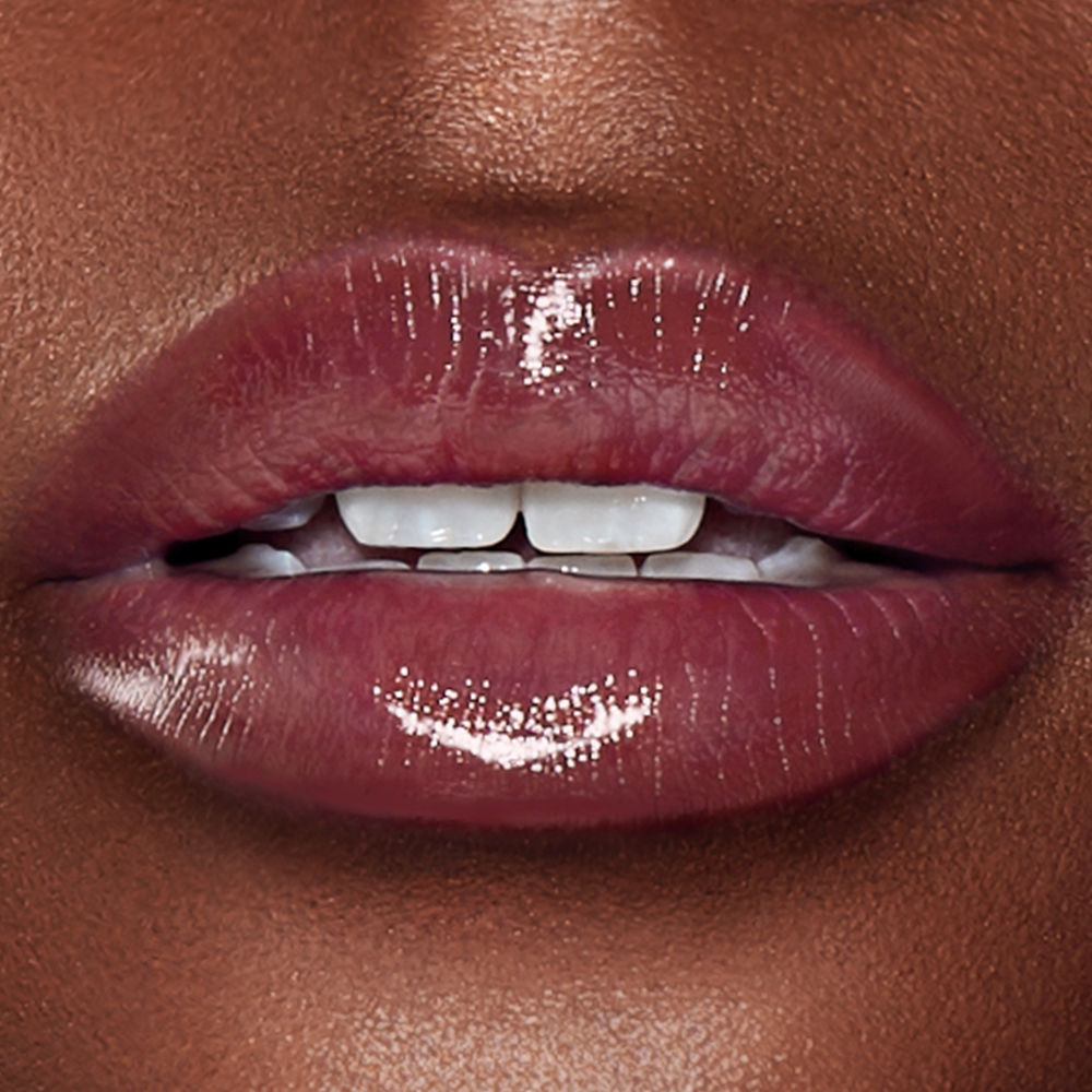 Model image of Charlotte Tilbury Superstar Lips