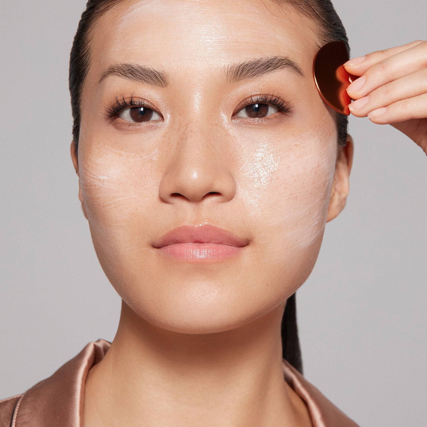 Model image of Augustinus Bader The Face Cream Mask Refill
