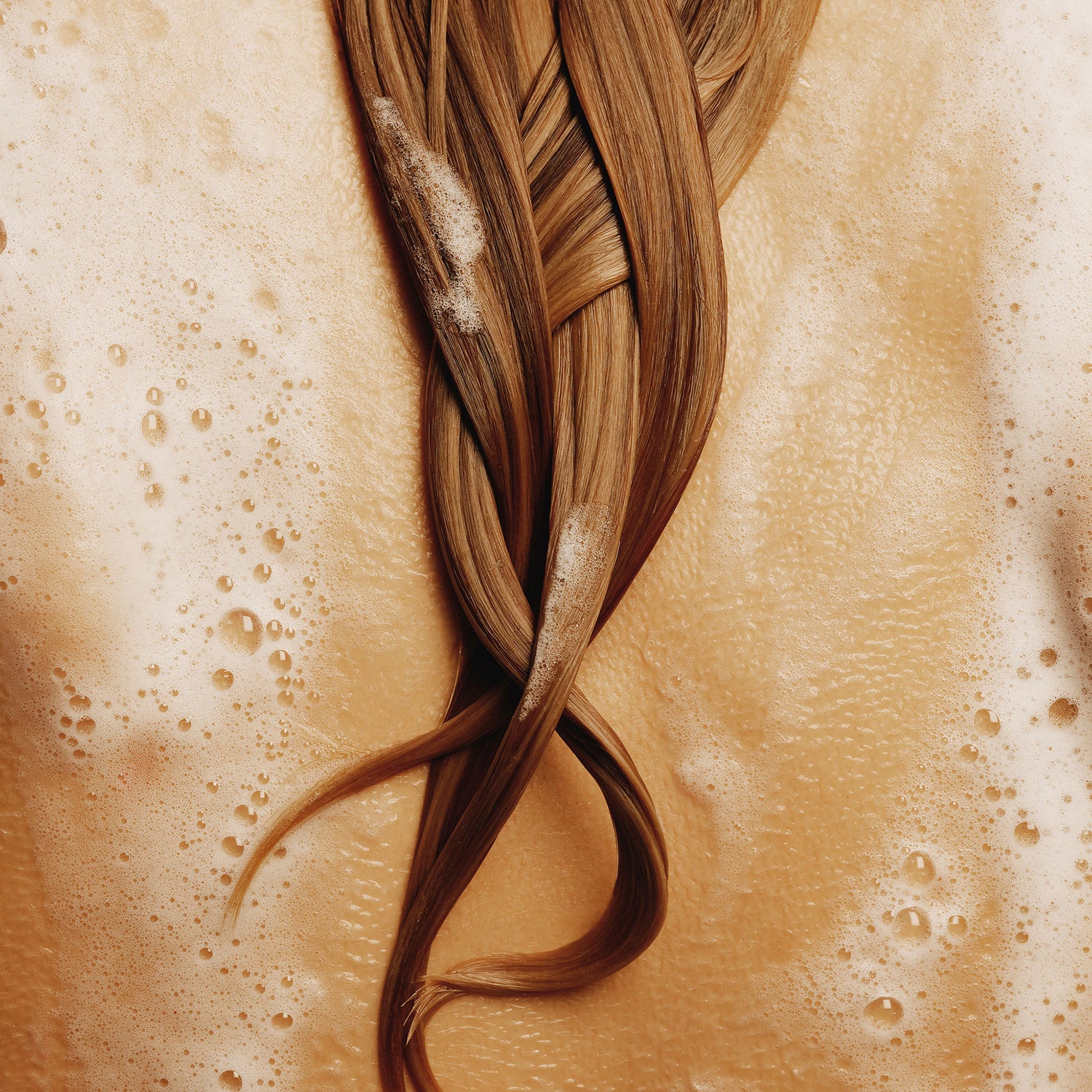 Model image of Augustinus Bader The Rich Shampoo