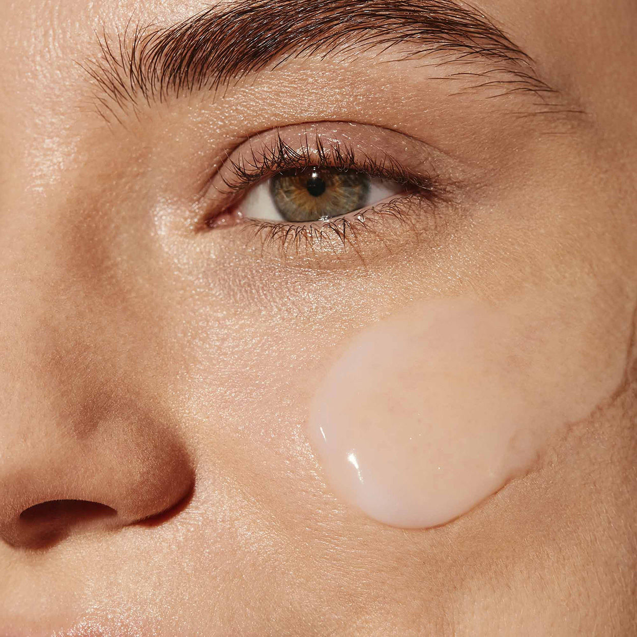 Model image of Whind Medina Dew Melting Rose Water Cream