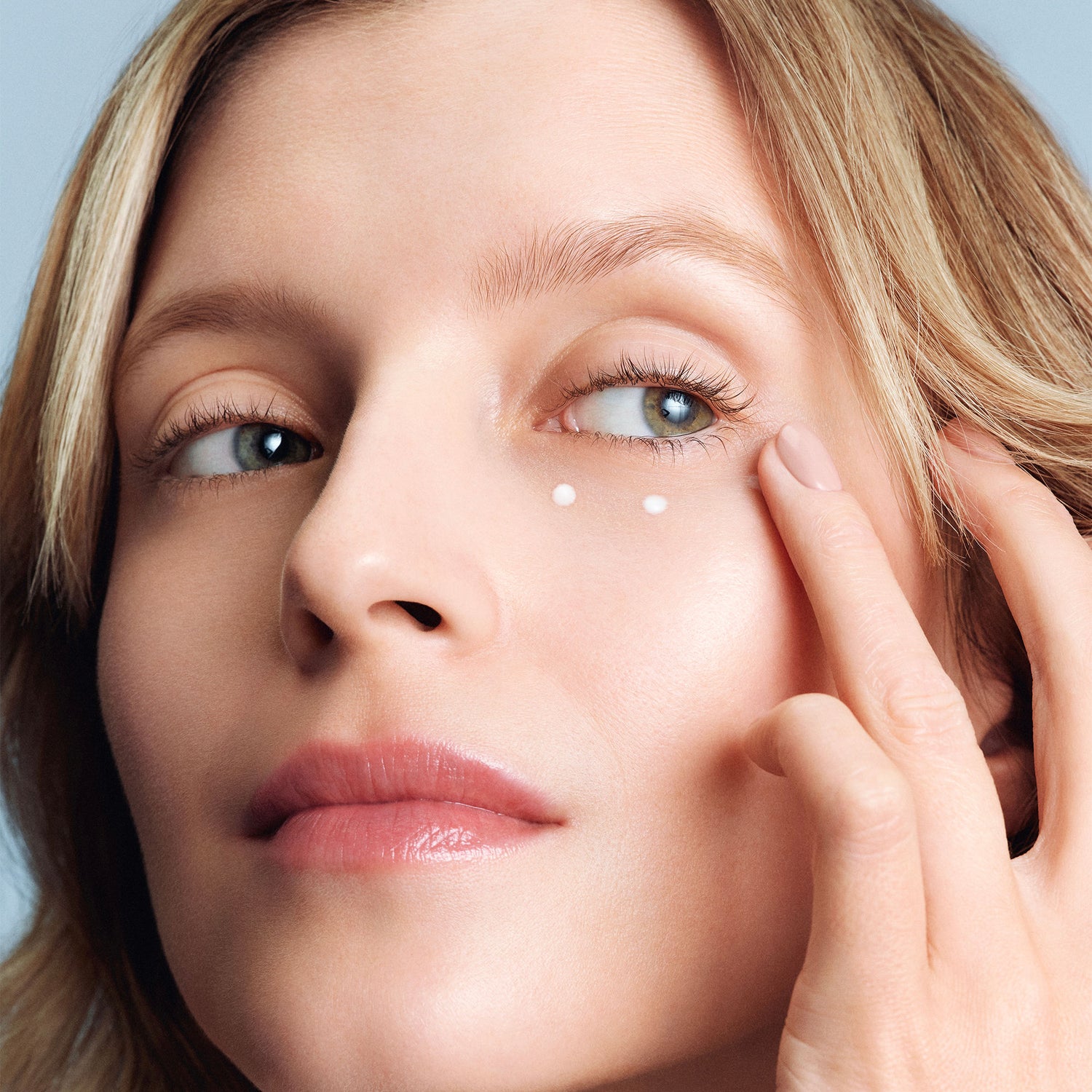 Model image of Augustinus Bader The Rich Eye Cream