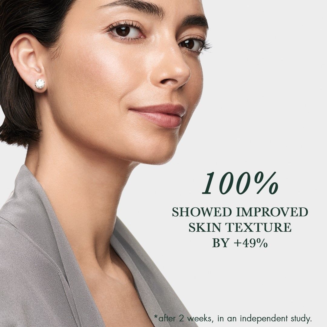 Model image of RéVive Masque De Brilliance Resurfacing Multi-Acid Mask