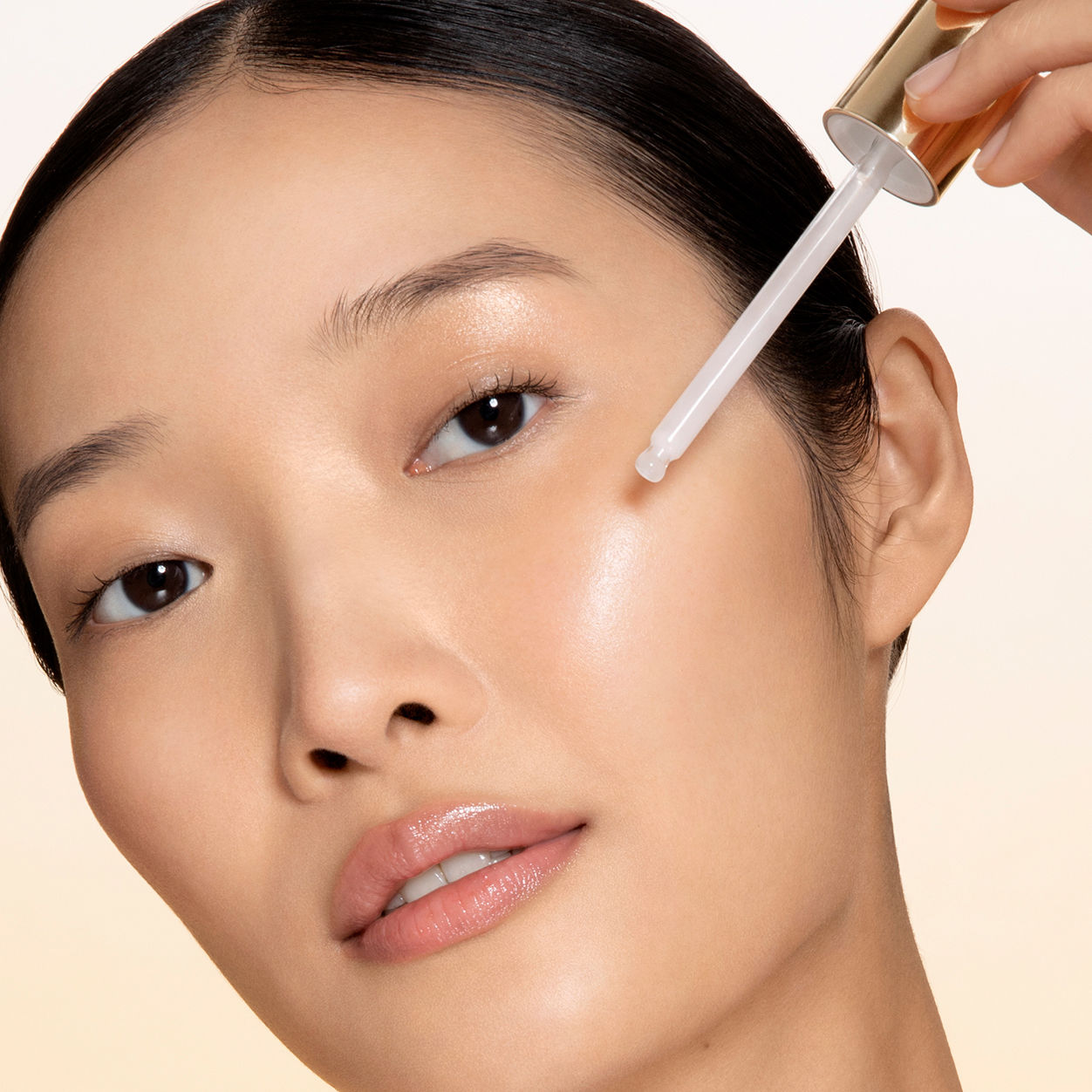 Model image of Chantecaille 24K Gold Serum Intense