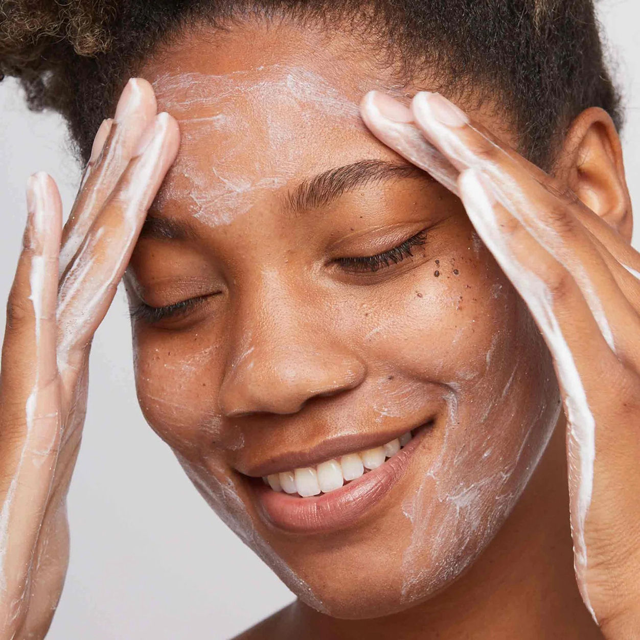 Model image of Dermalogica Daily Microfoliant Refill