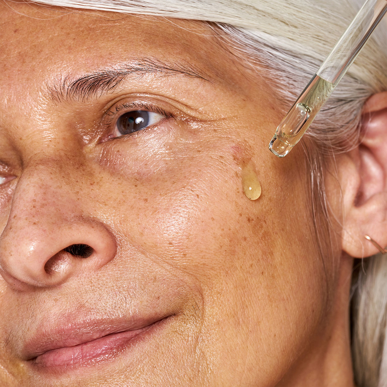 Model image of OSEA Hyaluronic Acid Sea Serum