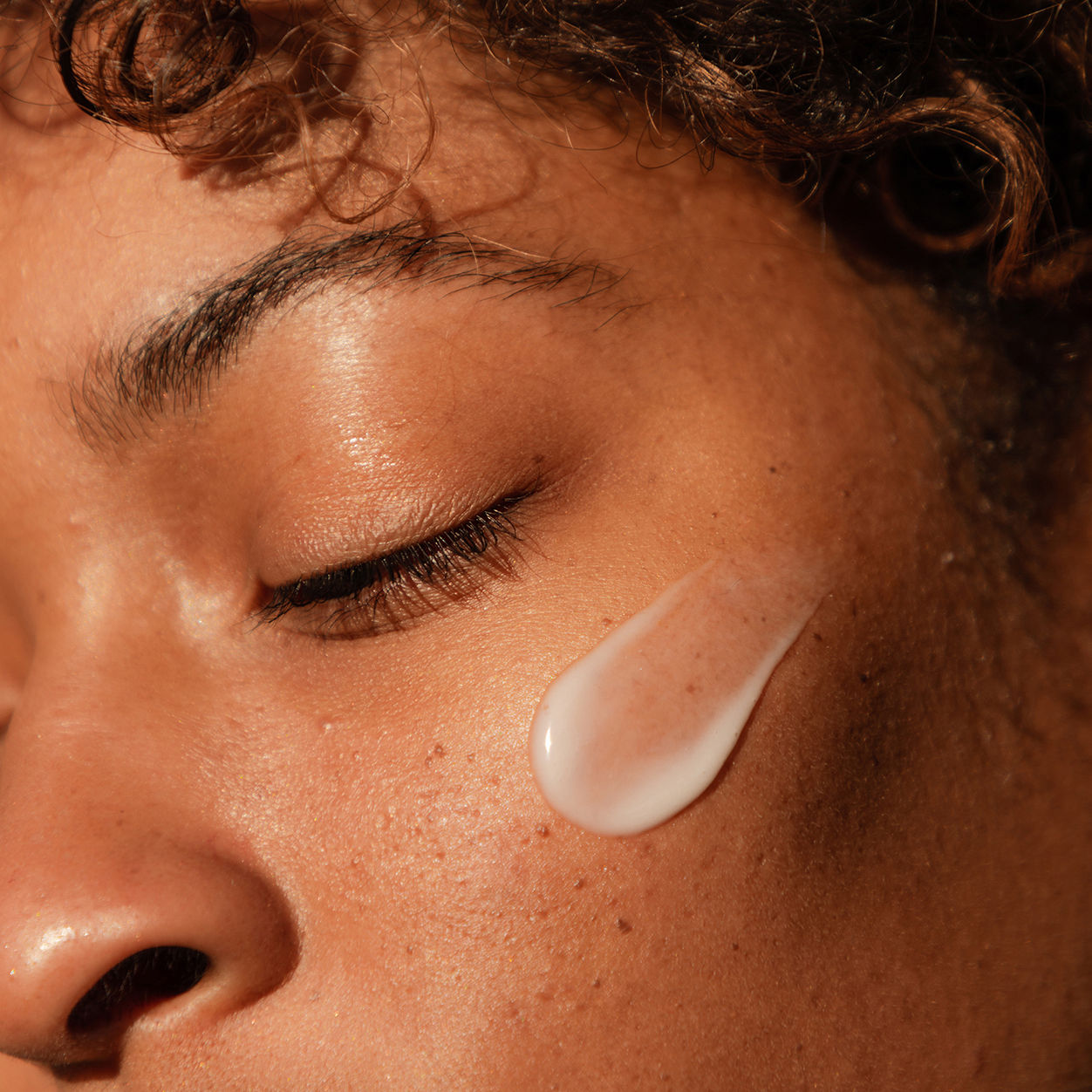 Model image of OSEA Seaglow Overnight Serum